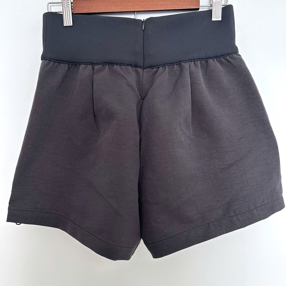 Nike NWT Medium Team‎ Tech Pack athletic shorts women's gray/black - Picture 2 of 7